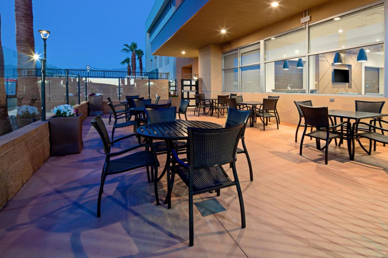 Holiday Inn Express & Suites Palm Desert - Millennium By Ihg Eksteriør billede